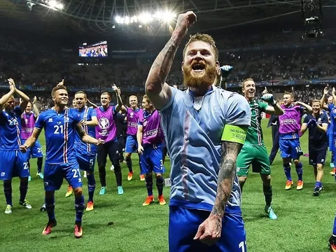 Nổi da gà với màn ăn mừng của Iceland và CĐV