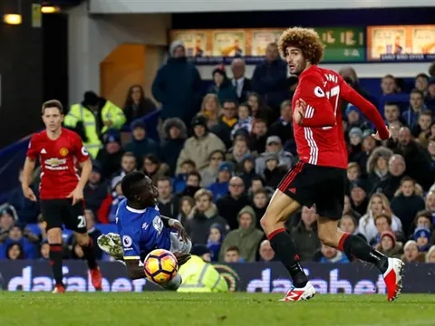 Fellaini sống khó tại Man Utd, West Ham liền vào cuộc