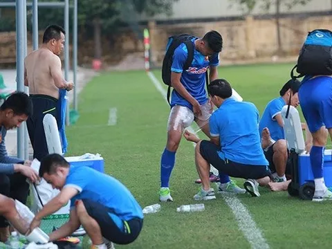 Gần nửa quân số tuyển Việt Nam phải chườm đá