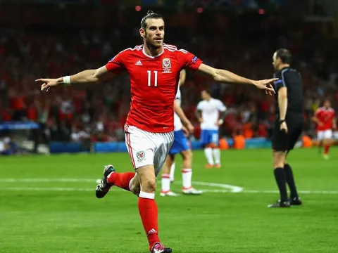 Gareth Bale làm khổ hàng thủ Nga