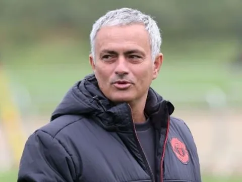 Gary Neville chỉ ra vấn đề của Jose Mourinho ở Man United