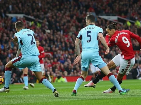 Ghi bàn đã kém, Ibrahimovic còn vô đối... phạm lỗi