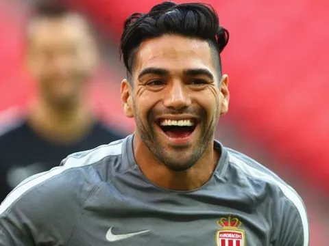 Ghi bàn không nghỉ, Radamel Falcao nhận cú hích lớn