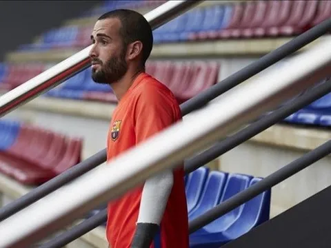 Giám đốc Barca khẳng định Vidal vẫn còn cơ hội