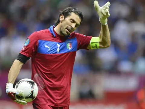 Gianluigi Buffon chơi cực hay trước Đức