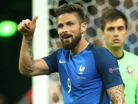 "Giroud còn khó kèm hơn cả Aguero và Suarez"