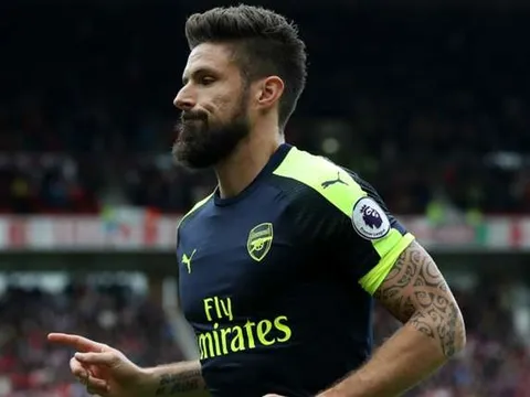 Giroud gặp khó vì đồng đội đá quá hay