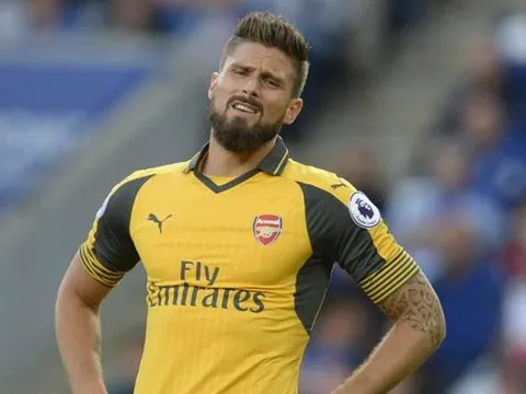 Giroud lại dự bị, CĐV Arsenal chất vấn Wenger