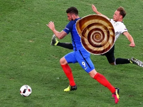 Olivier Giroud bị 'troll' sau pha bứt tốc chậm như ốc sên