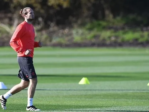 Glenn Hoddle hiến kế cho Mourinho cách dùng Daley Blind