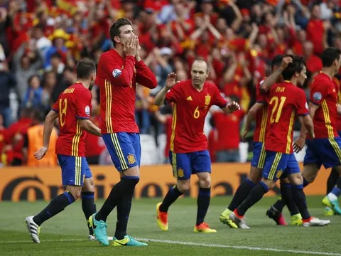 Góc chiến thuật: Hình hài mới của La Roja