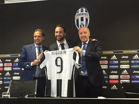 Higuain tố cáo: Chính chủ tịch Napoli khiến tôi phải ra đi