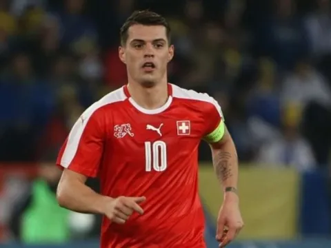 HLV Wenger tiết lộ vị trí của Granit Xhaka