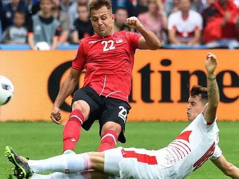 Granit Xhaka chơi ấn tượng, CĐV Arsenal phấn khích