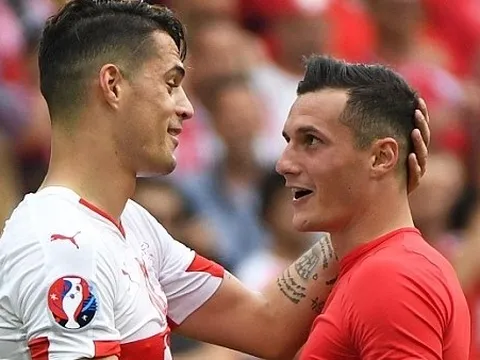 Granit Xhaka thắng anh trai trong ngày ra quân ở EURO 2016