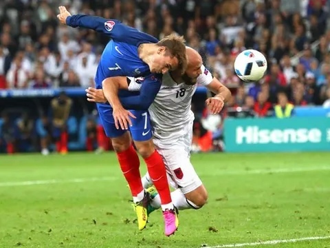 Bí quyết để gã lùn Griezmann chơi đầu thiện nghệ