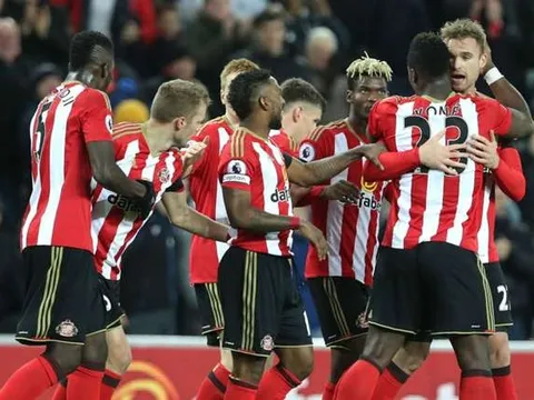 Hạ ĐKVĐ Ngoại hạng Anh, Sunderland của Moyes thoát kiếp 'đội sổ'