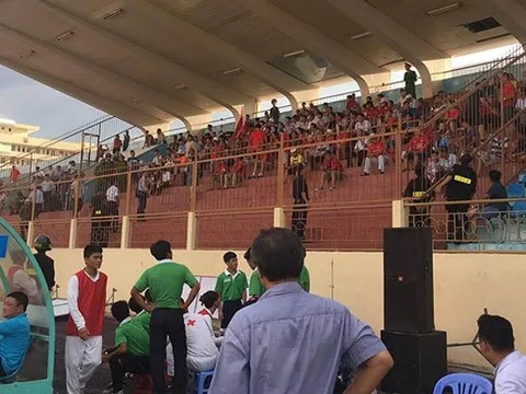 CĐV Hải Phòng làm loạn trên sân Nha Trang