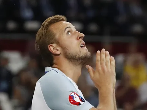 Harry Kane đá phạt góc, người Anh ngơ ngác