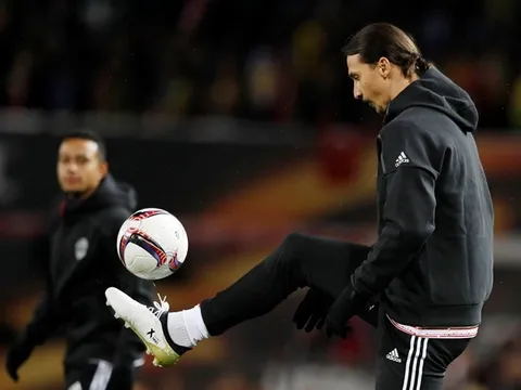 Hết mù quáng, Mourinho khiến Ibrahimovic lo lắng