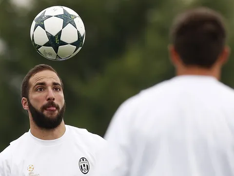 Higuain lấy lại phom, tập cực sung trước trận gặp Lyon