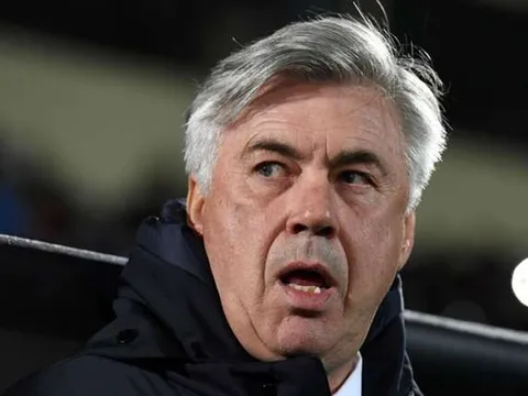 HLV Ancelotti gạt Dortmund khỏi ngôi vô địch