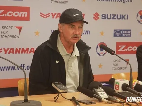 HLV Alfred Riedl: Trọng tài không nên thổi quả 11m với tuyển Việt Nam