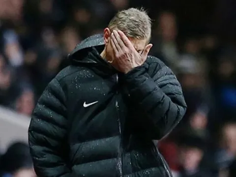 HLV Wenger nói gì khi Arsenal bị loại khỏi League Cup?