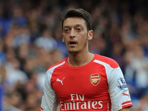 HLV Wenger: "Tôi không cần thuyết phục Mesut Oezil ở lại"