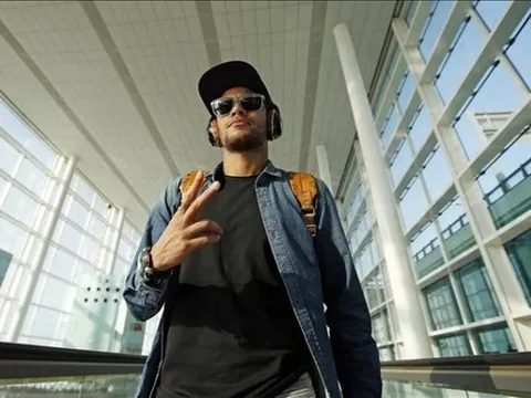 Học Messi, Neymar 'tẩy chay' truyền thông?