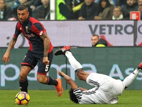 'Học theo' Milan, Juventus thảm bại trước Genoa