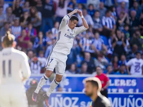 Hỏng pen, Ronaldo vẫn kịp có hat-trick để hủy diệt Alaves