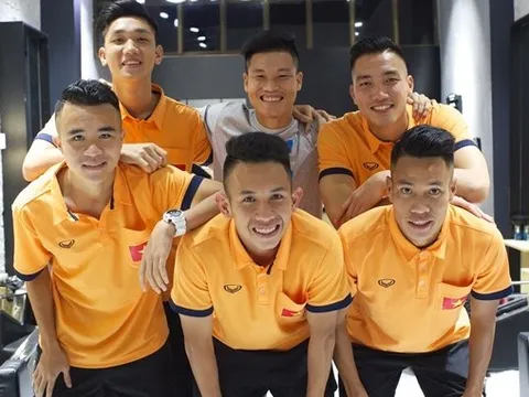 Hot boy U19 cùng đàn anh HAGL cắt tóc kiểu Beckham