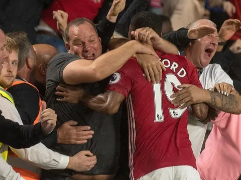 Rashford lóe sáng, Manchester United thắng Hull trong trận thủy chiến