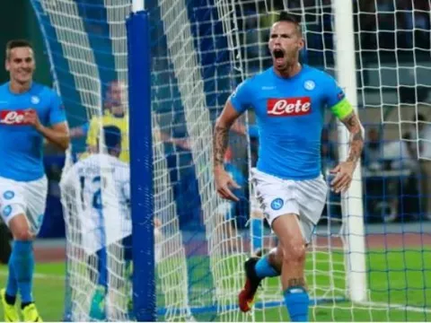 Hủy diệt Benfica, Napoli chễm chệ ở ngôi đầu bảng B