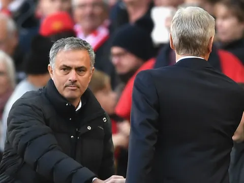 Huyền thoại Arsenal thề không tha thứ cho Mourinho