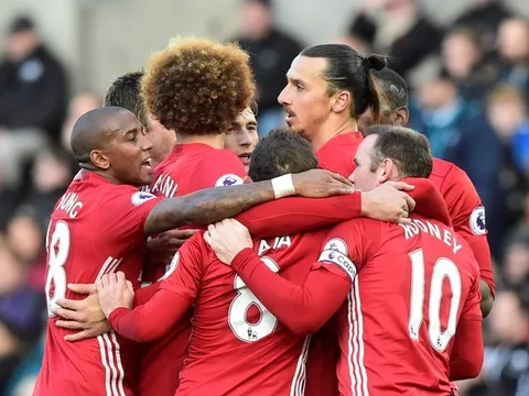 Ibra - Pogba khai hoả, bầy Quỷ 'làm thịt' Thiên nga trắng