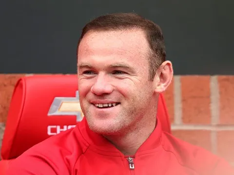 Ngày Ibrahimovic chứng minh Rooney là kẻ hết thời