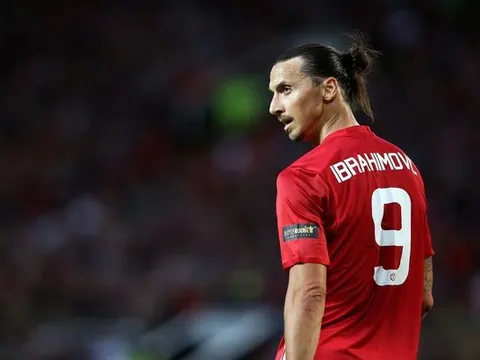 Ibrahimovic ngán ngẩm vì Rooney lười di chuyển