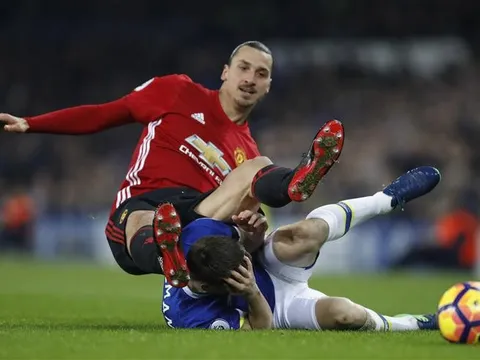 Ibrahimovic thoát án phạt sau pha tiểu xảo với Coleman
