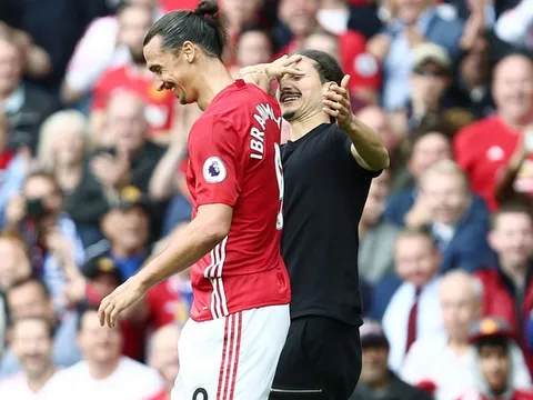 Ibrahimovic từ chối cái ôm của ‘bản sao’