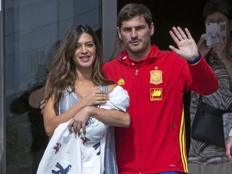 Casillas bỏ tập, vào bệnh viện đón con trai