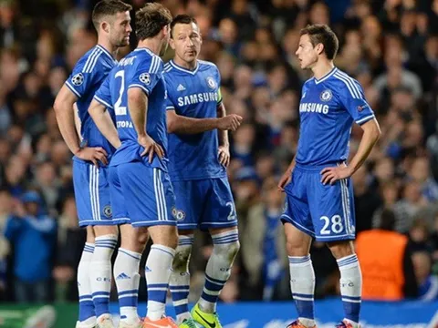 Chelsea phải vá gấp hàng thủ