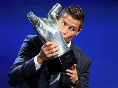 Ronaldo ‘đá xoáy’ Pique