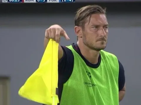 Totti nổi giận vì không được ra sân