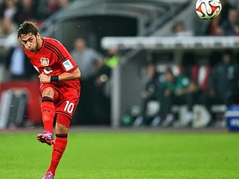 Tottenham bị chuyên gia đá phạt của Leverkusen “cưa đổ”