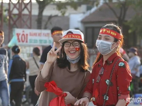 CĐV Việt Nam hào hứng tiếp lửa thầy trò Hữu Thắng trên sân Mỹ Đình