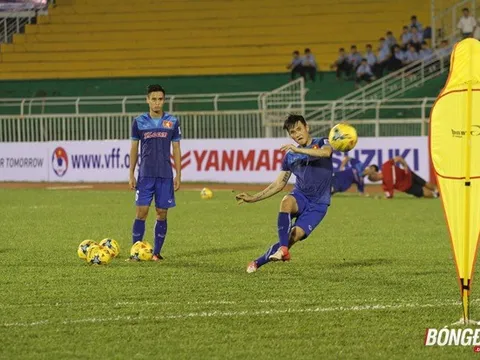 Thầy trò Hữu Thắng luyện bài tủ trước trận gặp Triều Tiên
