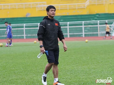 HLV Hữu Thắng: “ĐT Việt Nam không xây dựng trên ‘đám trẻ’ nhà bầu Đức”