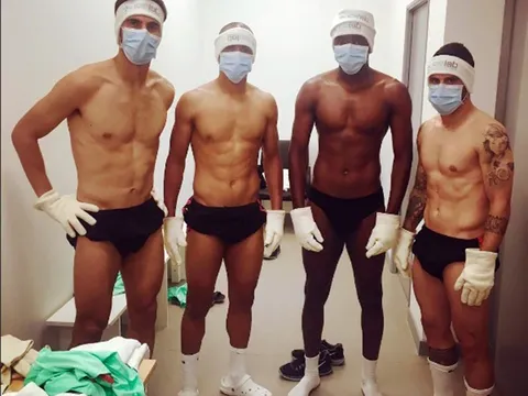 Sao Italia, Bồ Đào Nha gây bão ở "phòng tắm hơi sexy"